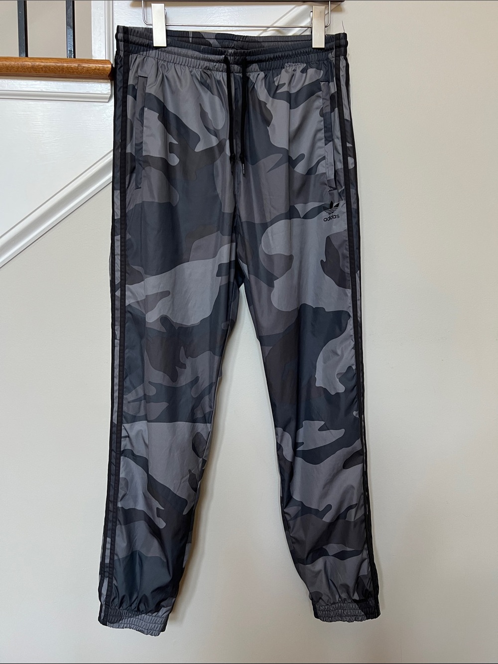 adidas Originals Mens Camo Woven Pants (style ED6985) black grey camouflage M